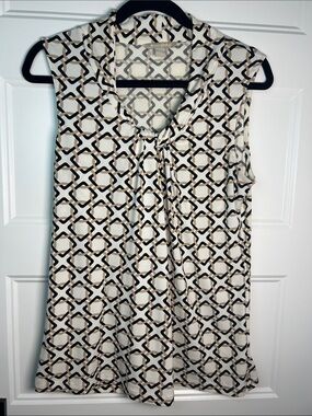 Banana Republic Sleeveless Tie-Neck Camisole in Cream, Black & Tan Chain Print